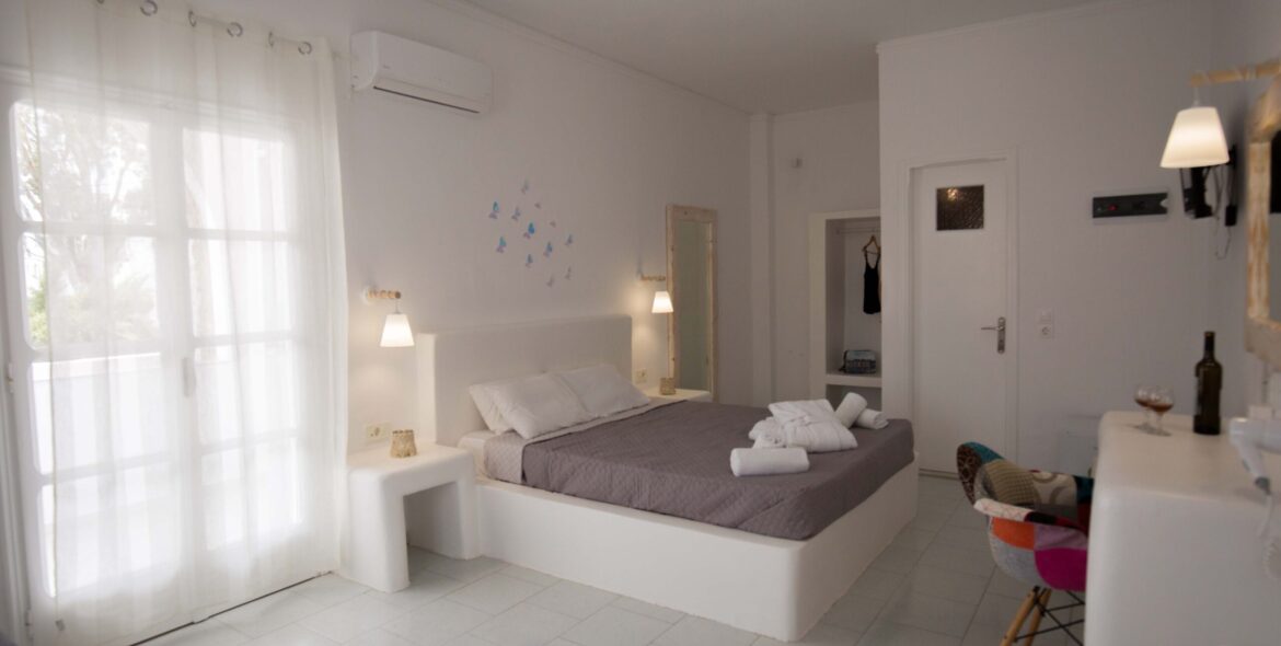 Sfiga Villas Junior bedroom area